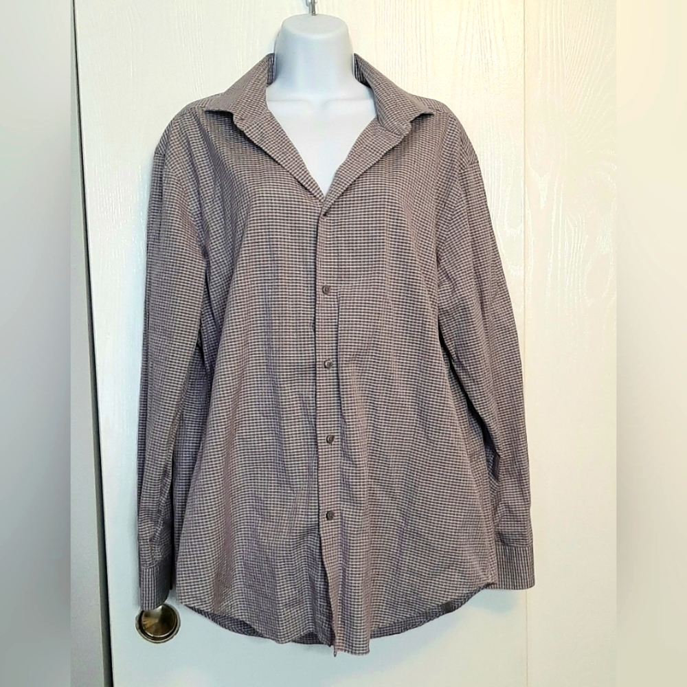 Men's Calvin Klein button up shirt 17/32-33, slim fit, non-iron